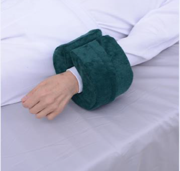 Подушка для профилактики пролежней рук и ног. Размер: 18х18х10 см. Mega-KR-01