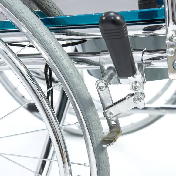 Кресло-коляска механическая с санитарным устройством FS681