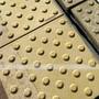 Плитка тактильная (непреодолимое препятствие, конусы шахматные), 35х300х300, бетон, жёлтая, 2 катего